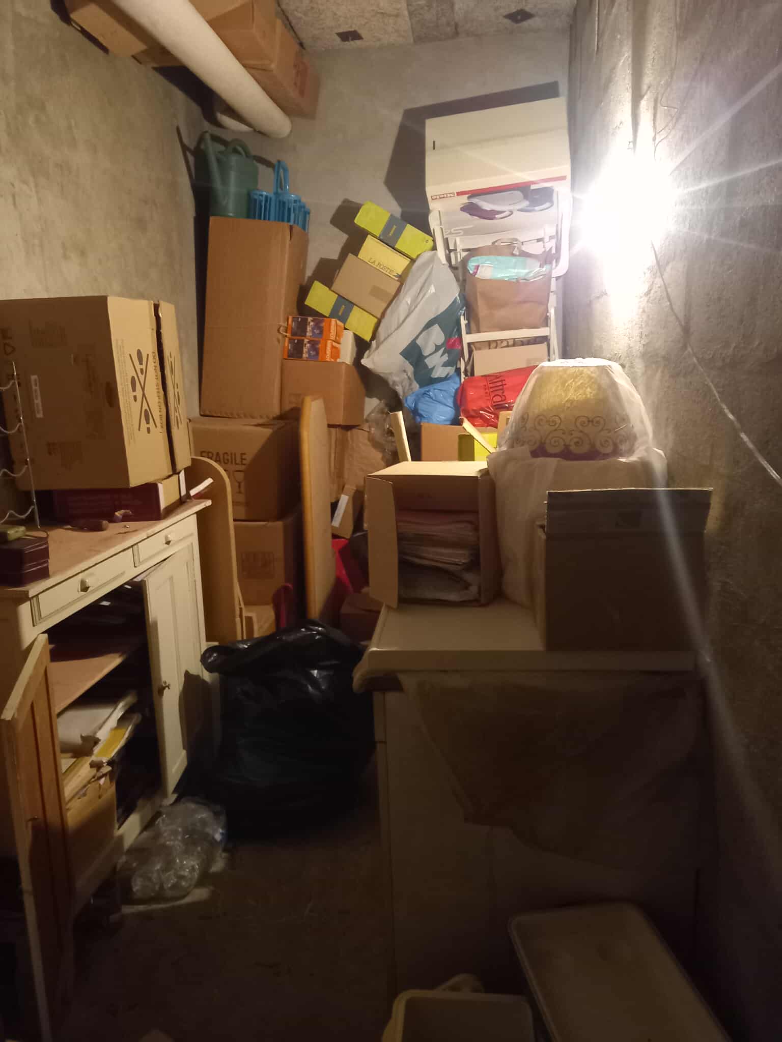 Cave  remplie à débarraser. Debarras Paris 78